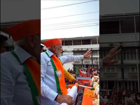 Prime Minister Narendra Modi arrived in Thrissur, Keralam, to a warm welcome. Hi